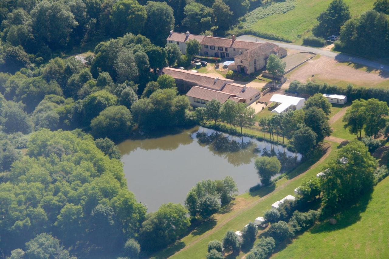 Hotel Logis de l'Aubonnière à Chaille-sous-les-Ormeaux Extérieur photo