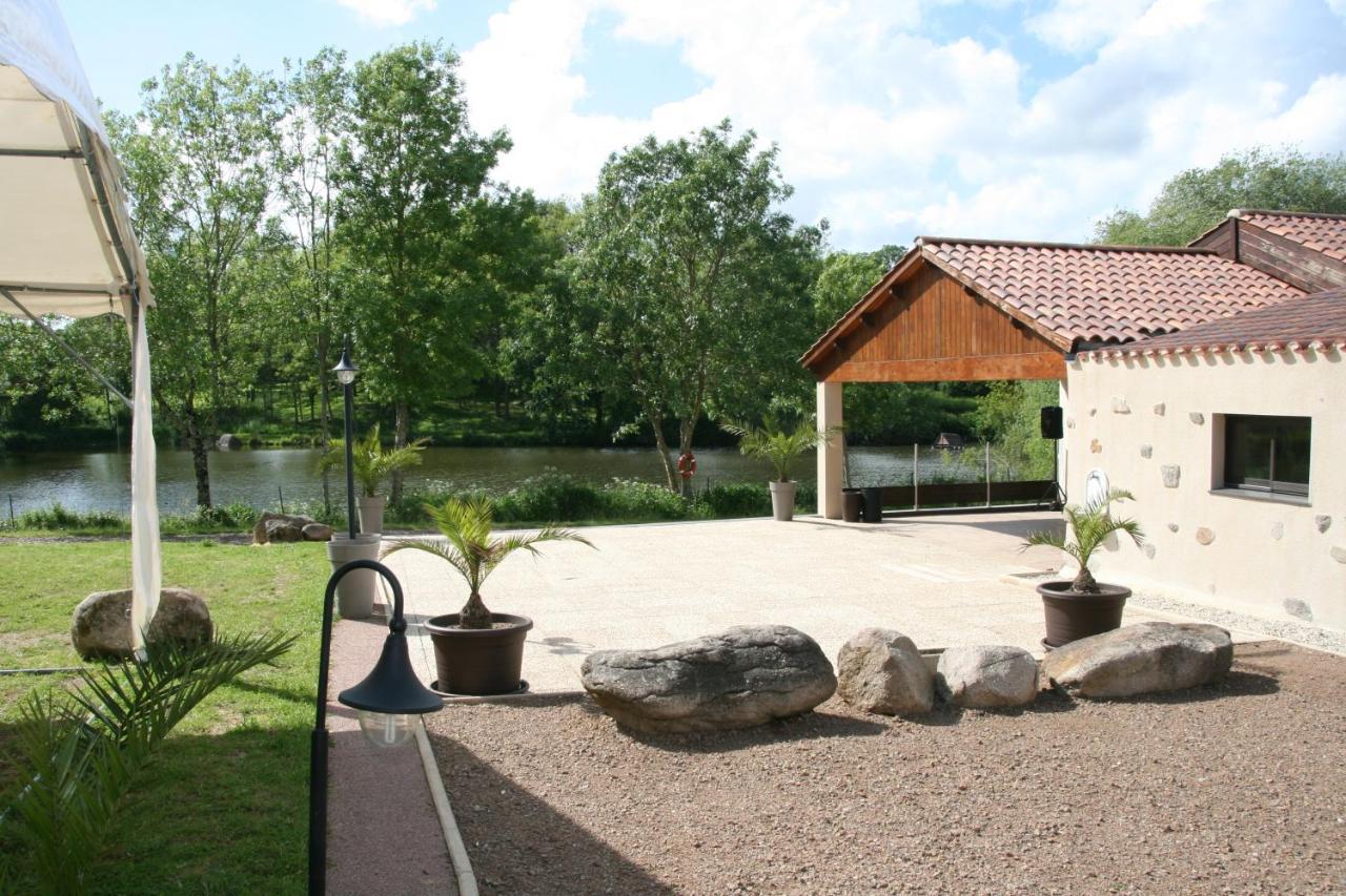 Hotel Logis de l'Aubonnière à Chaille-sous-les-Ormeaux Extérieur photo