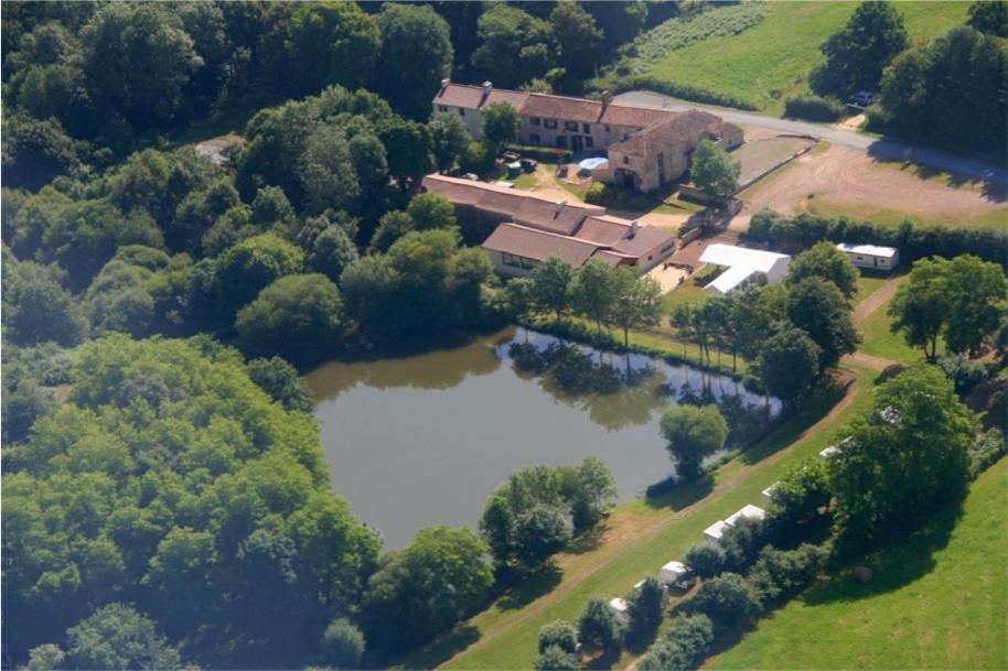 Hotel Logis de l'Aubonnière à Chaille-sous-les-Ormeaux Extérieur photo